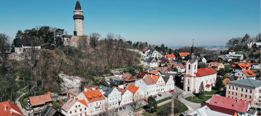 Náměstí ve Štramberku s historickými domy